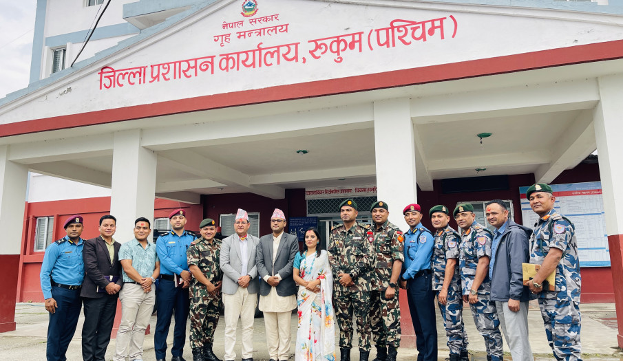 मिति २०८३/०२/१६ गते रुकुम (पश्चिम भाग), जाजरकोट र डोल्पा जिल्लाका जिल्ला सुरक्षा समितिका पदाधिकारी सम्मिलित अन्तर जिल्ला समन्वय समिति बैठक पश्चात लिइएको सामूहिक तस्विर