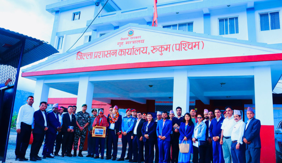 सरुवा भई आउनु भएका प्रमुख जिल्ला अधिकारी श्री दिनेश प्रसाद थानीको स्वागत तथा यस कार्यालयबाट सरुवा भई जानलाग्नु भएका स.प्र.जि.अ. विनोद रेग्मीको विदाई कार्यक्रम।