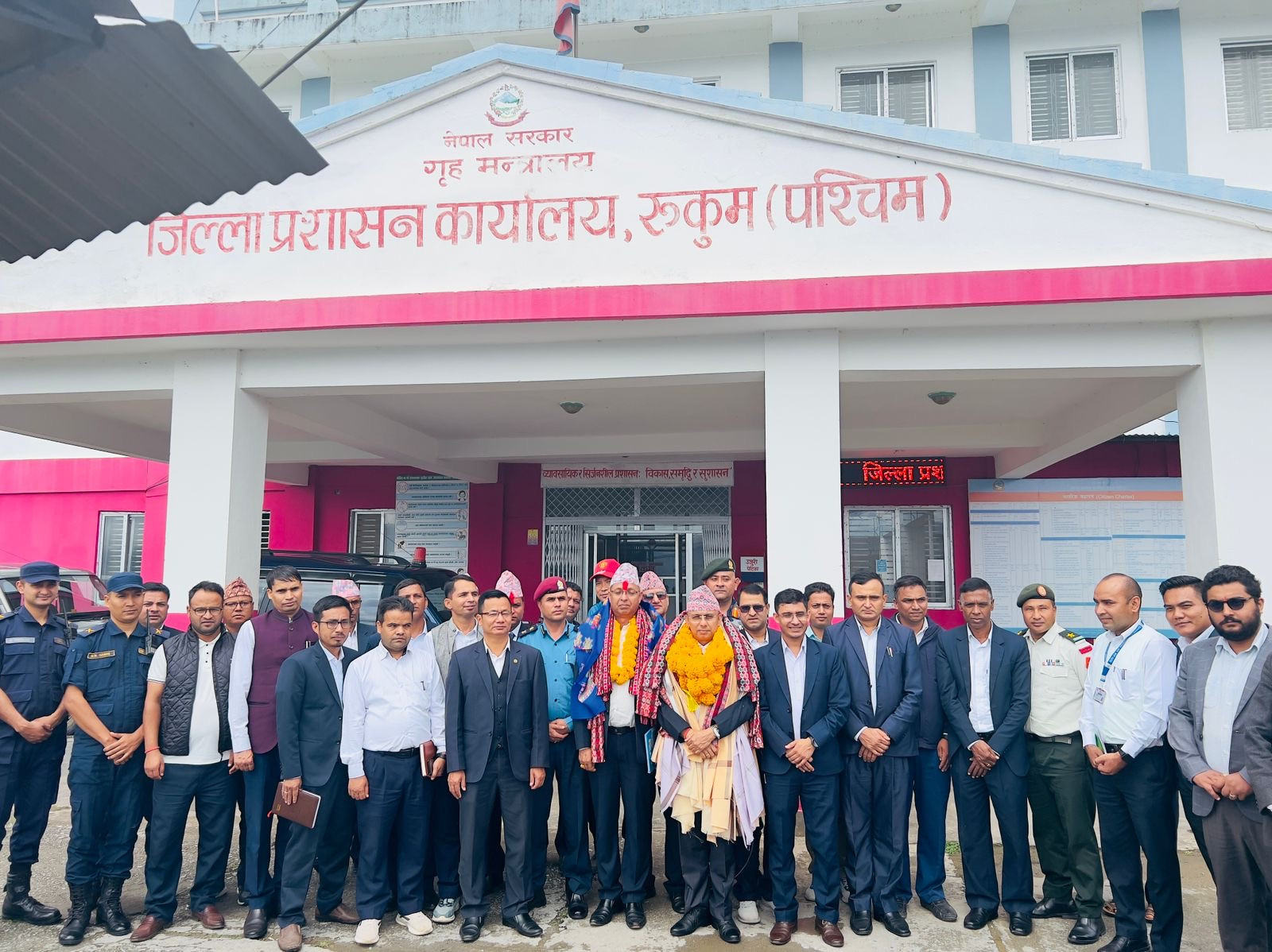 जिल्ला प्रशासन कार्यालय, रुकुम (पश्चिम) को प्रमुख जिल्ला अधिकारीको रुपमा करिव २० महिना कार्यरत रही सङ्घीय मामिला तथा सामान्य प्रशासन मन्त्रालयको निर्णयानुसार भूमि व्यवस्था, सहकारी तथा गरिवी निवारण मन्त्रालय, सिंहदरबार, काठमाडौंमा रमाना भई जान लाग्नु भएका 